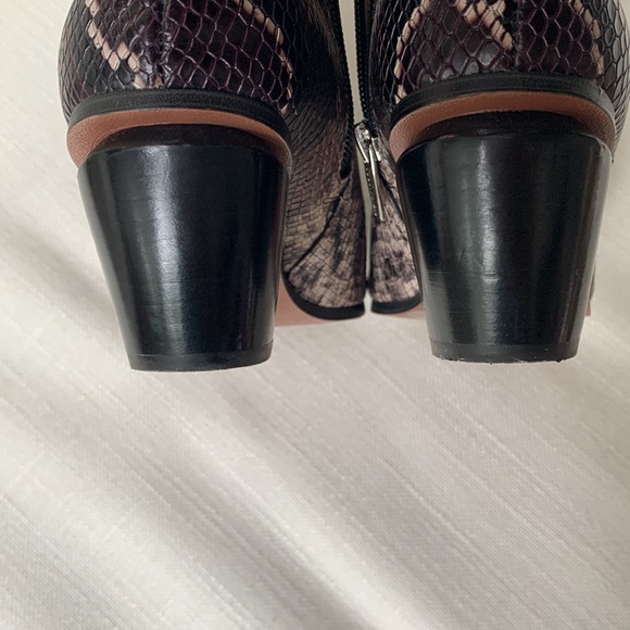 Vince Camuto Snake Skin Booties 7.5 Cowboy Boots - Picture 7 of 8